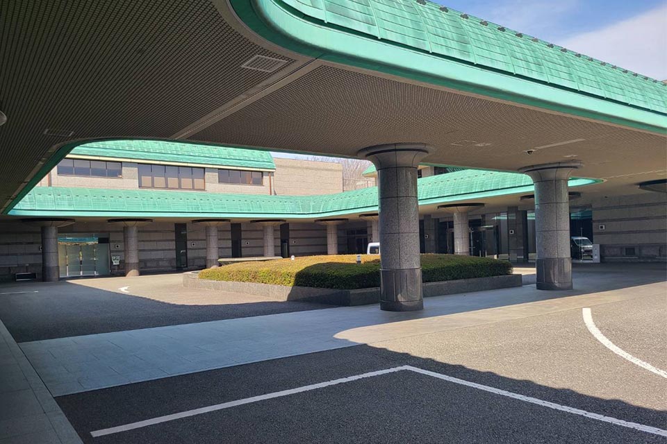 府中市にある府中の森市民聖苑の外観
