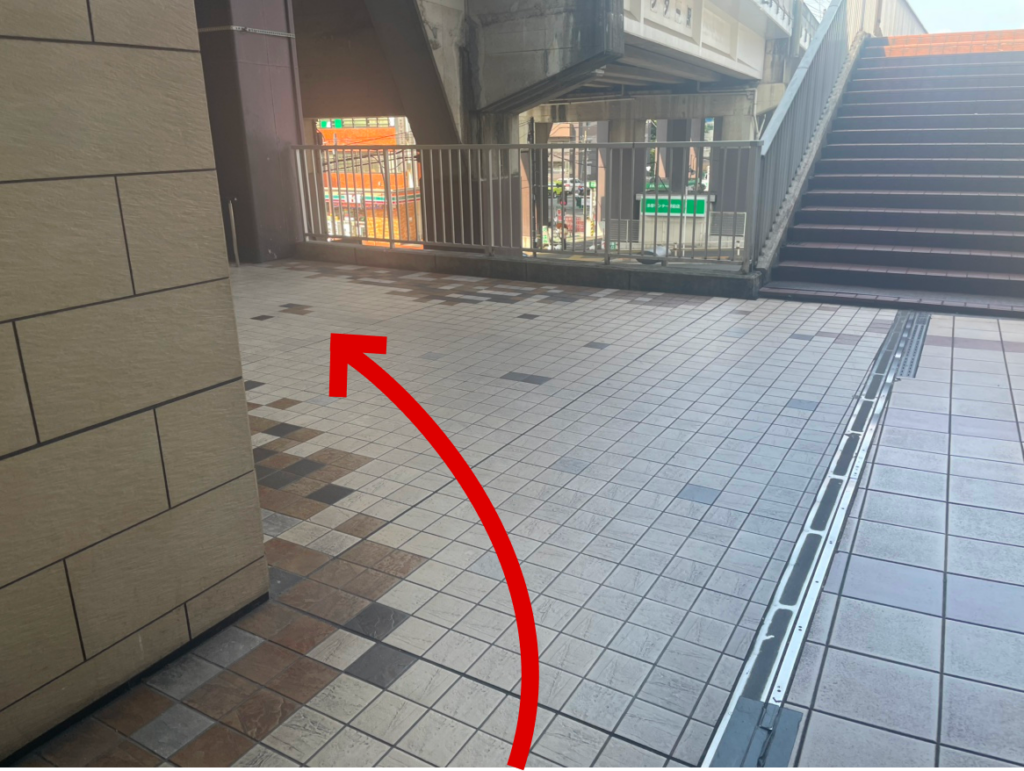 直進し、左折する