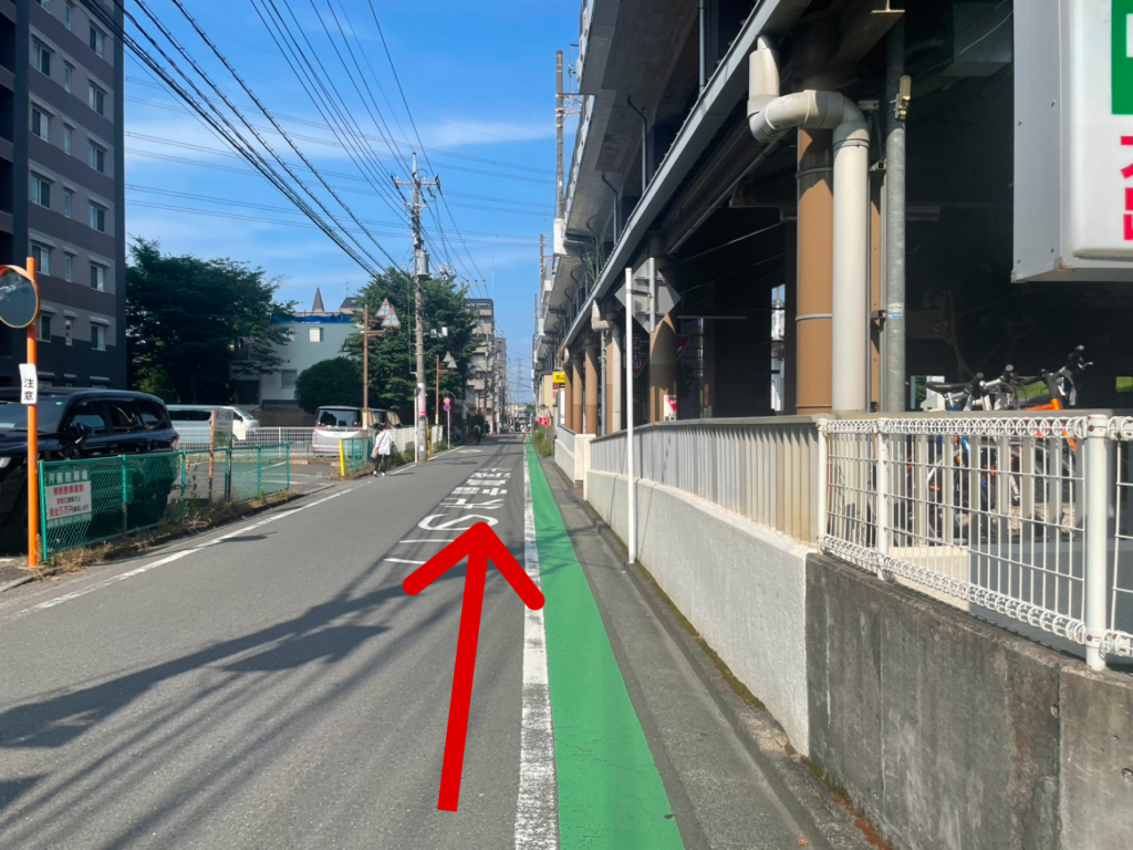トヨタレンタカーを右手に直進する